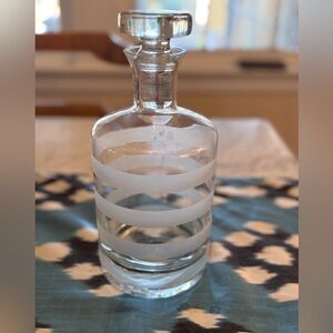 Kate spade toast of the town decanter, like new 10x5.